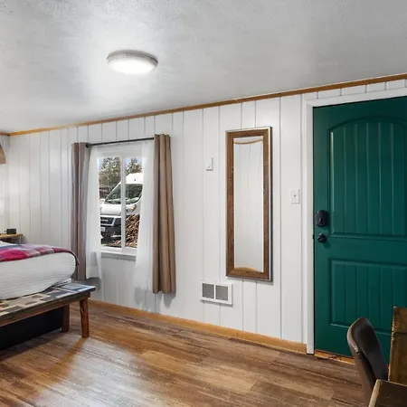The Bucking Moose Hotel West Yellowstone Exterior photo
