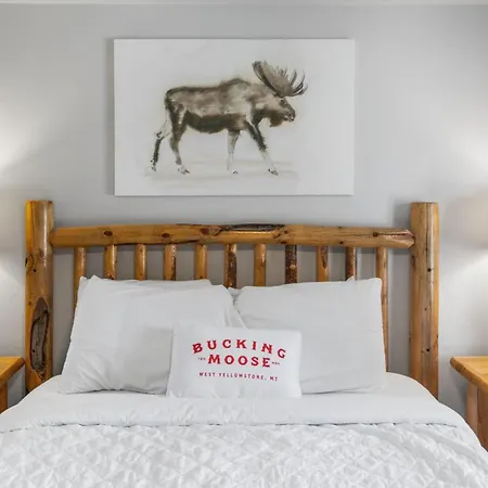 The Bucking Moose Hotel West Yellowstone Exterior photo