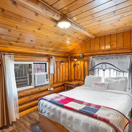 The Bucking Moose Hotel West Yellowstone Exterior photo