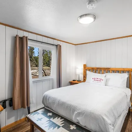 The Bucking Moose Hotel West Yellowstone Exterior photo