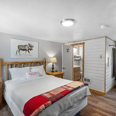 The Bucking Moose Hotel West Yellowstone Exterior photo