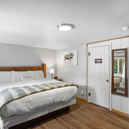 The Bucking Moose Hotel West Yellowstone Exterior photo
