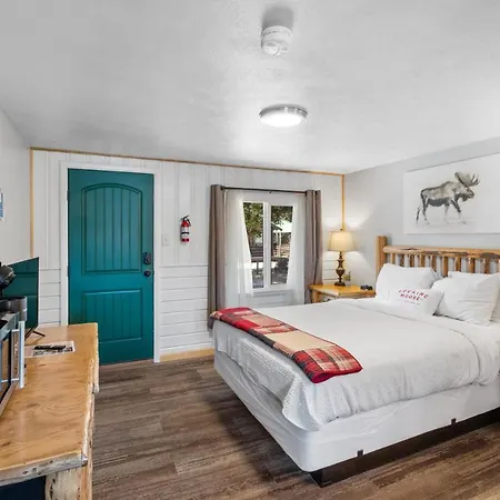 The Bucking Moose Hotel West Yellowstone Exterior photo